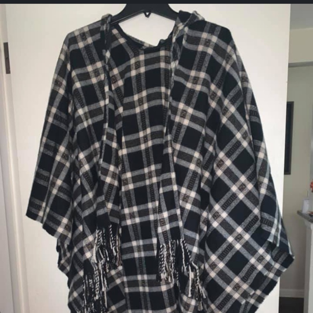 Woman’s Poncho with hoodie.